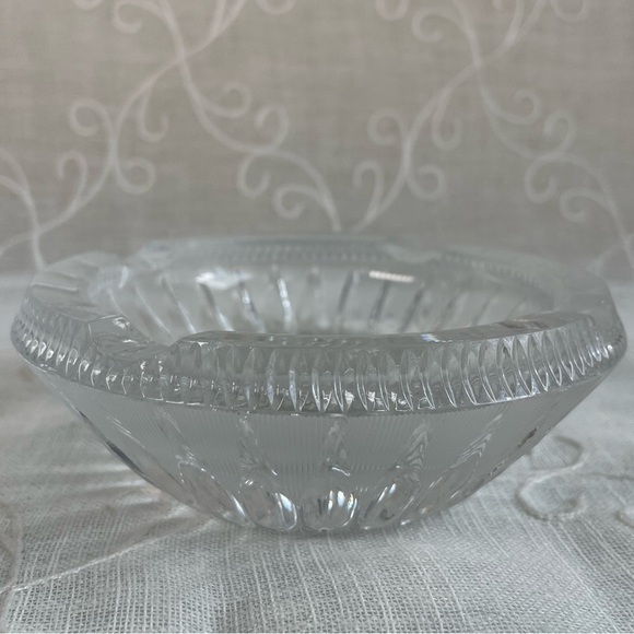 Vintage MCM Heavy Beveled Glass Cigar Ashtray Made in Indonesia 5”x5”x2” - Picture 2 of 7